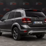 Оренда сірого Dodge Journey 2020 вигляд спереду