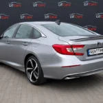 Оренда сірого Honda Accord 2021 вигляд спереду