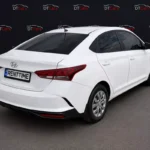 Оренда білого Hyundai Accent 2018 вигляд спереду