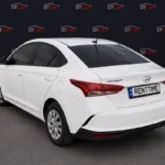 Hyundai Accent 2018 білий вид збоку для оренди