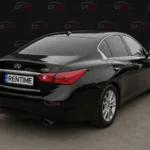 Оренда чорного Infiniti Q50 2017 вигляд спереду