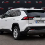 Оренда білого Toyota RAV4 2020 вигляд спереду